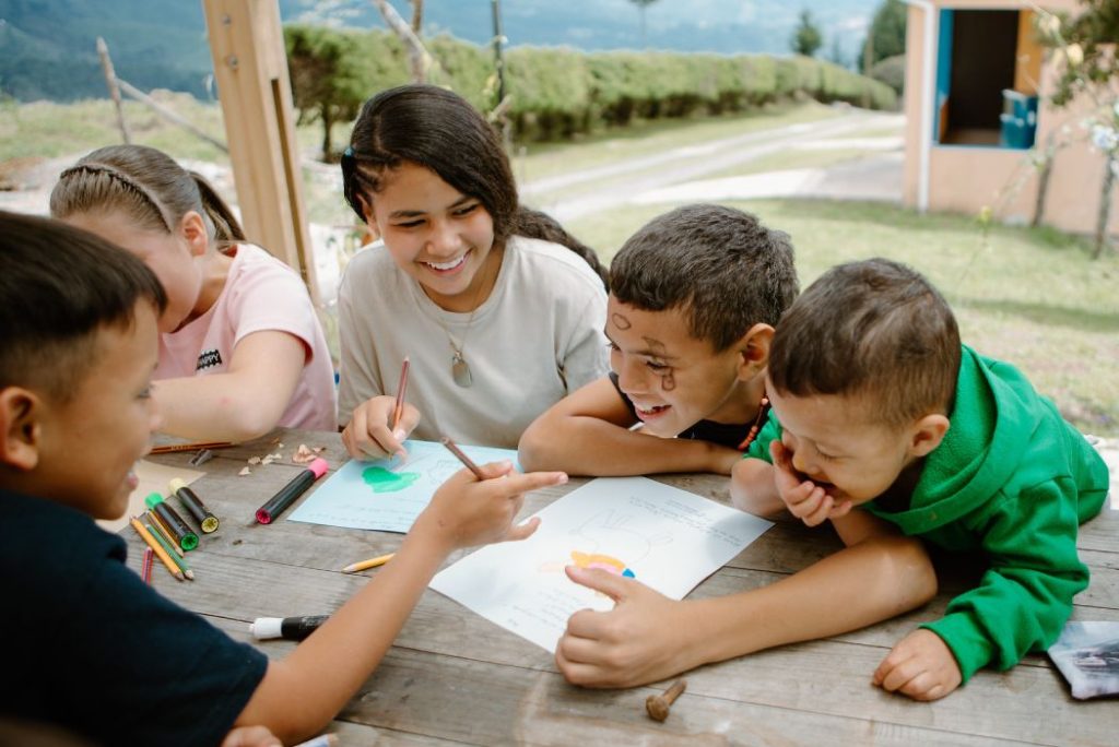 group photo of children from Medellin Colombia