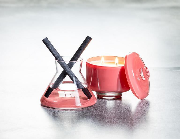 Citrus White Linen Candle in Pedestal Jar-4