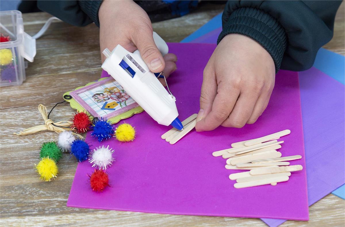 time-4-crafts-10-w-glue-gun-with-2-glue-sticks-culustested-clam-pack