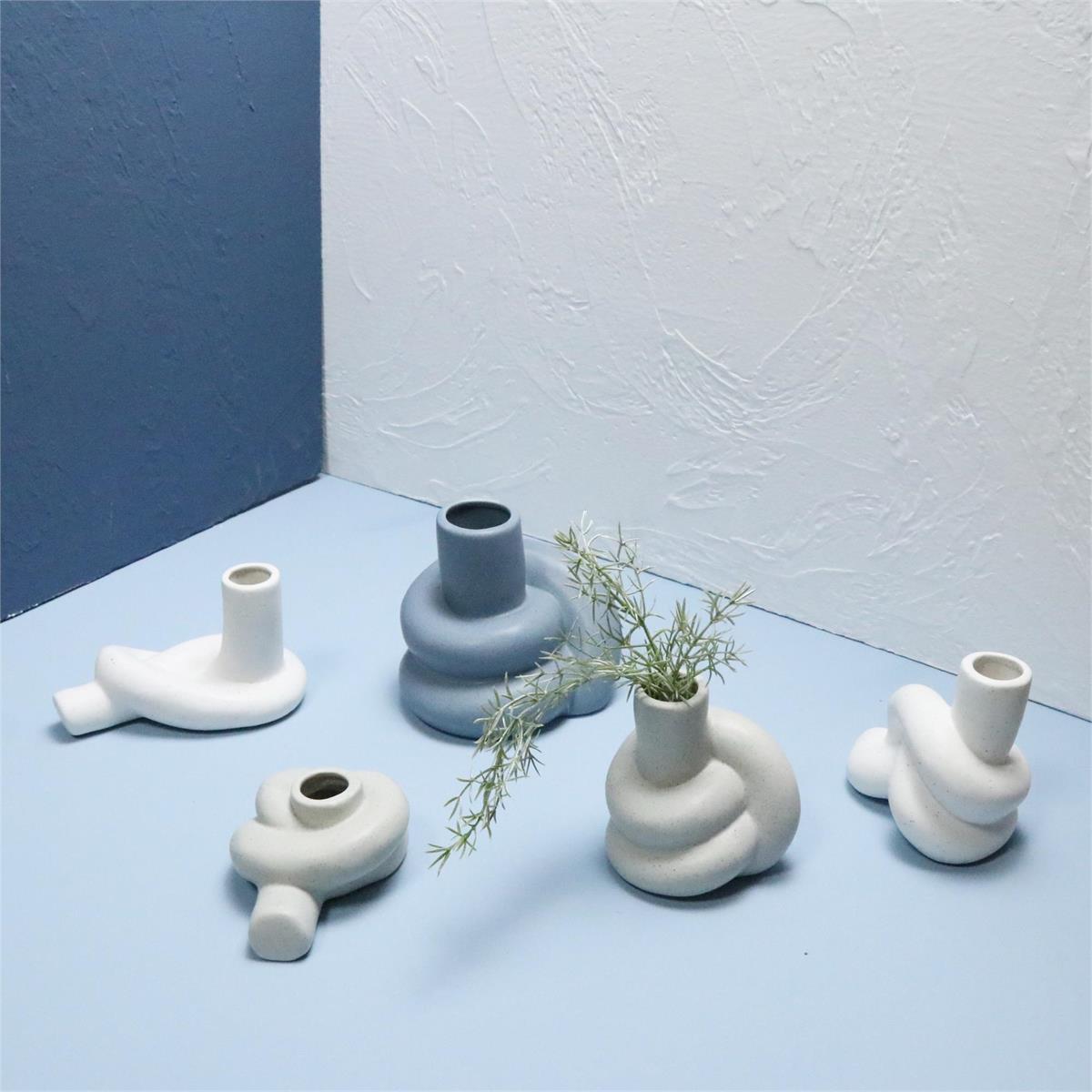 Ceramic Knot Taper Candle Holder, 3.75"x3.25"x3.75"