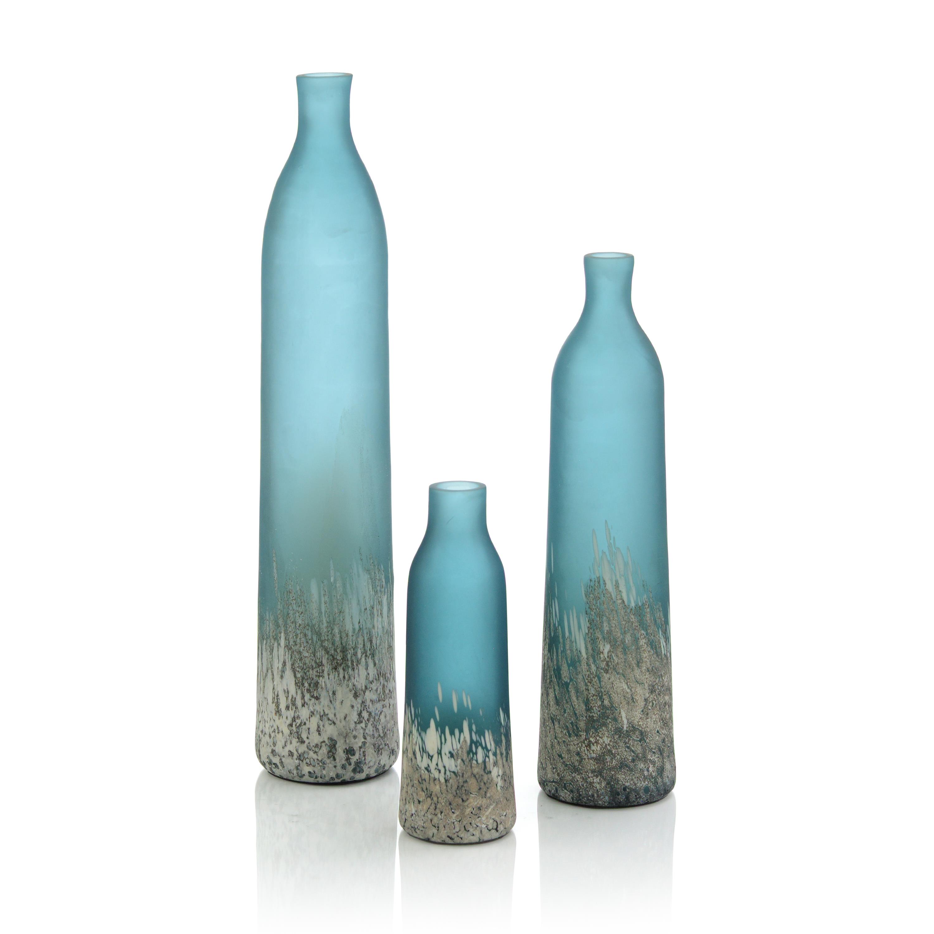 04A SET OF THREE VASES MATTE TURQUOISE GLASS VASES