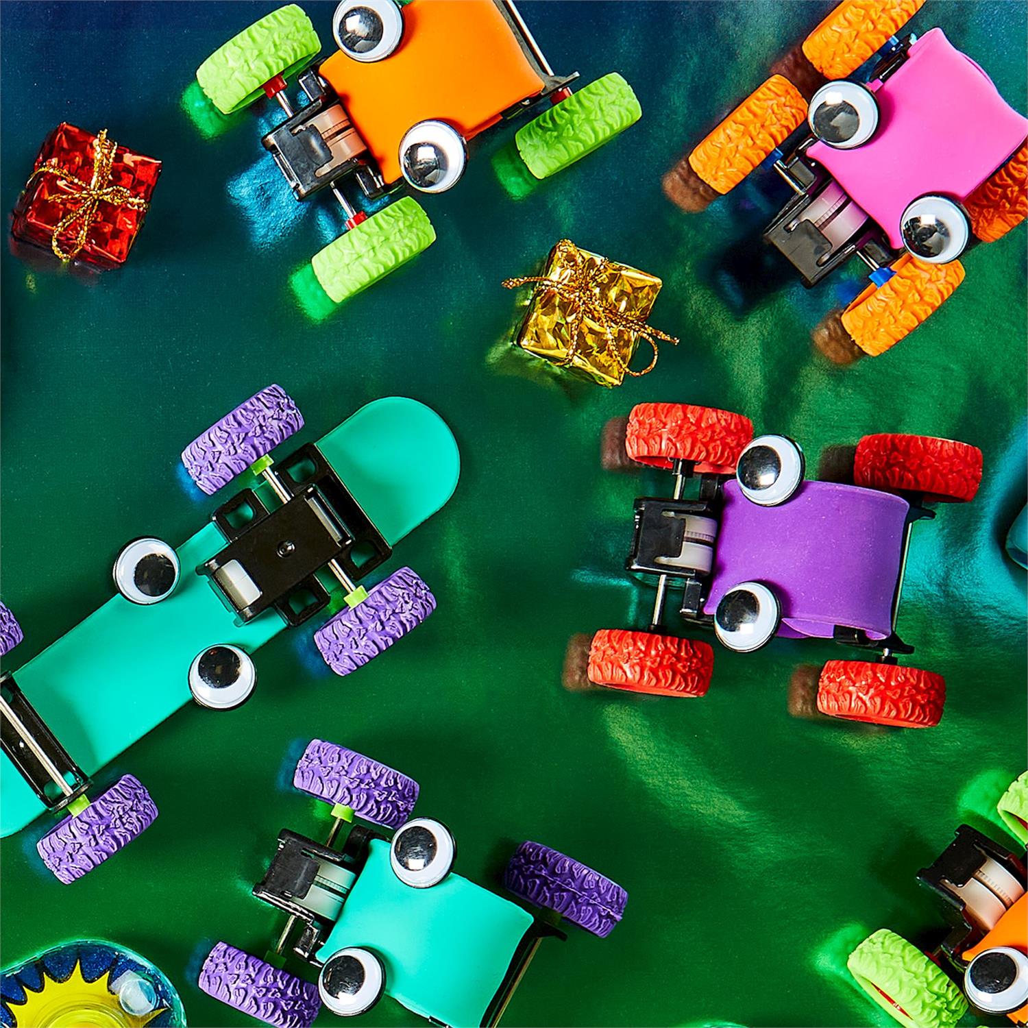 32 Pc Pull Back Skateboard Racer in Gift Box with Bucket Display