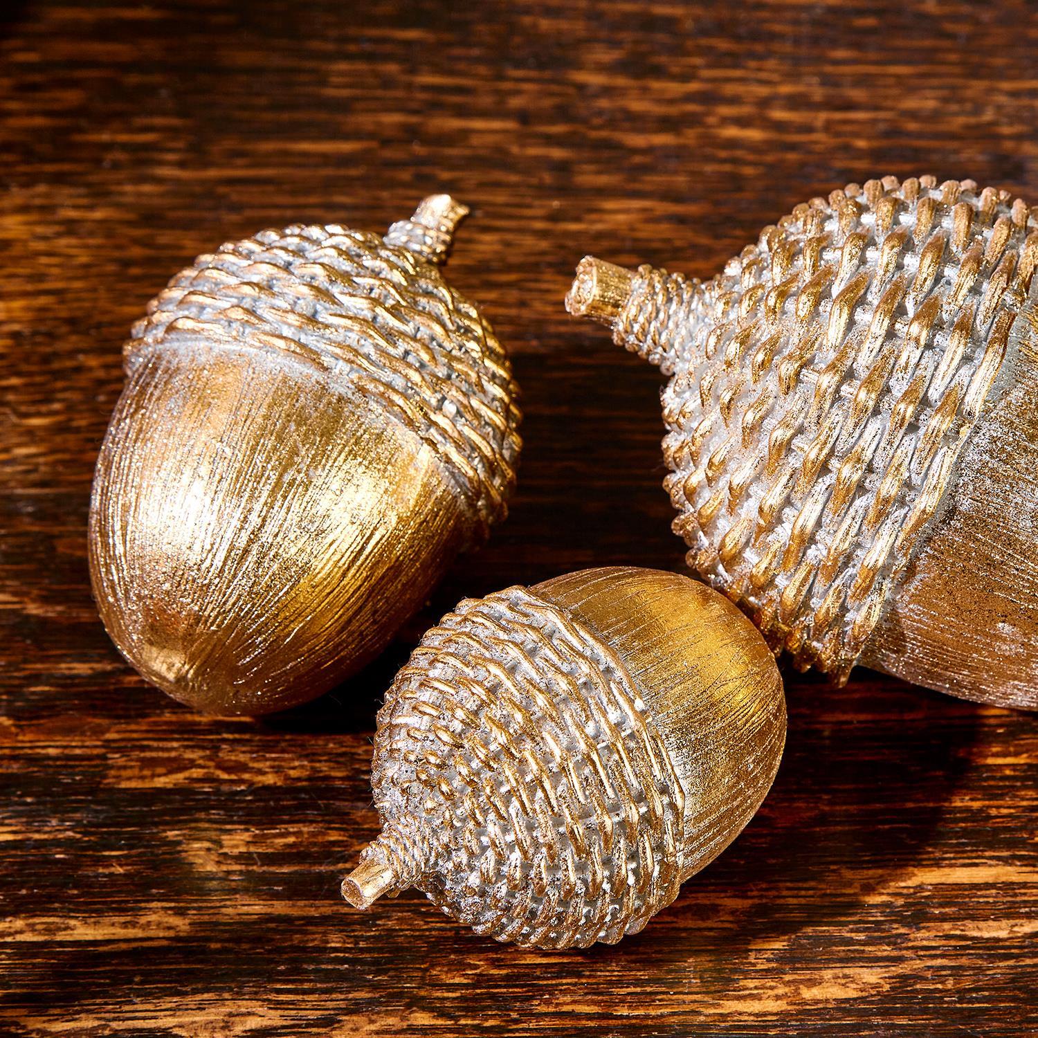 Set of 3 Gold Acorn Décor with Basket-Weave Pattern