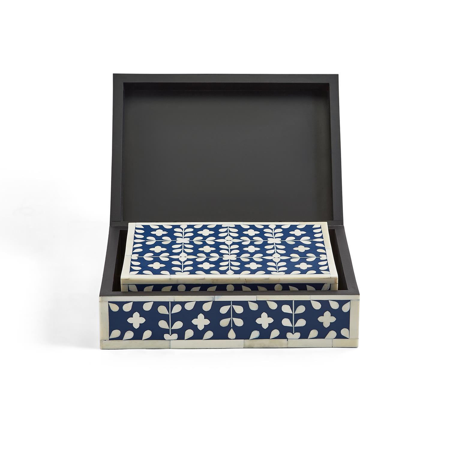S/2 Flower and Petals Blue & White Tear Hinged Cover Box
