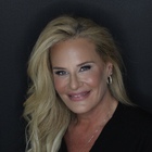 <span class="user-name "><span class="user-name__text">Farrah Poling</span></span>