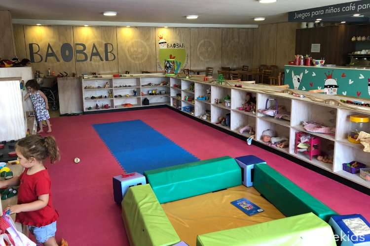 Ven a jugar con tu hermano, amigo o primo a Baobab Café