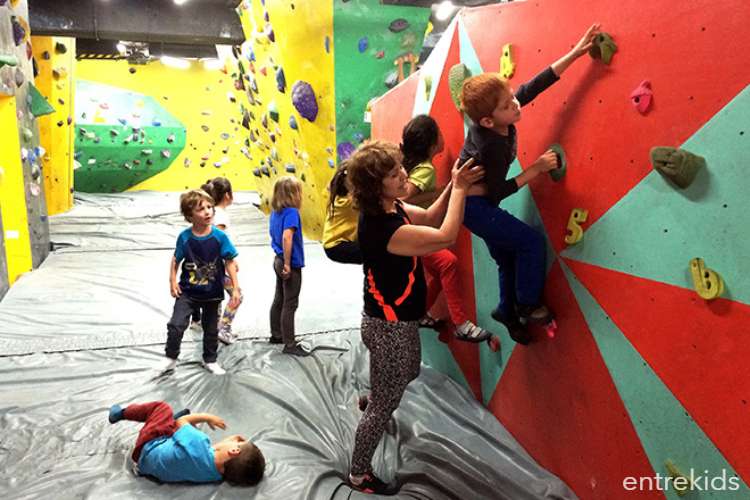 Escalada Libre de Niños y Adultos en Zenit Climbing & Yoga