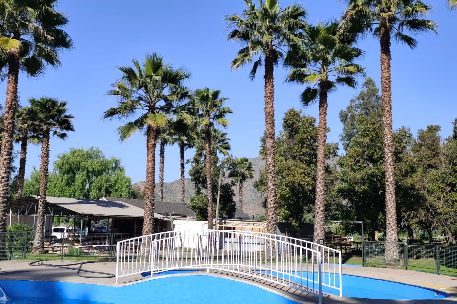 Camping vista al cerro - Isla de maipo - Piscina y balneario