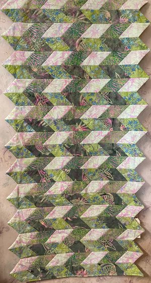 Crinkle-Cut Table Runner by Merry May (2013)