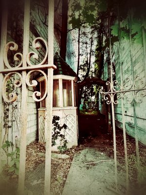 Secret Alley by La Muse Imparfaite Andrea Dávila (2022)