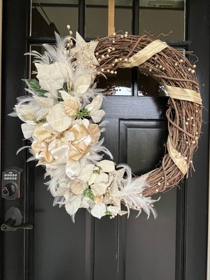 Feathered wreath by Kim Roivas (2025)