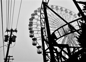 OCNJ: Ferris Wheel In Fog by Thomas Camp (2009)