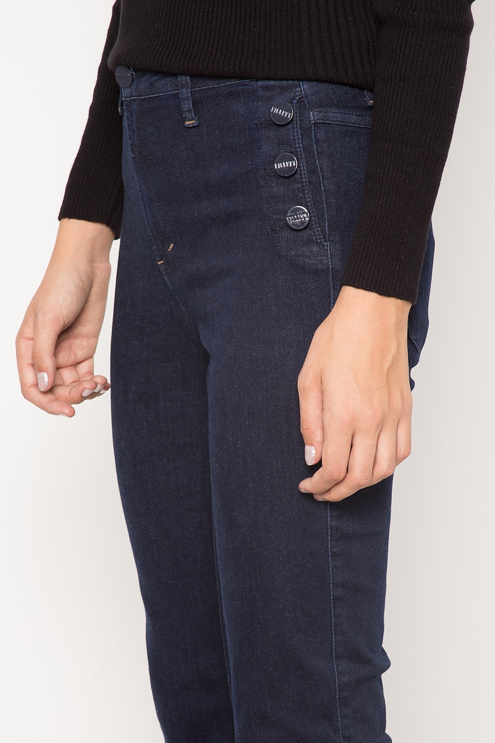 calça flare de botao