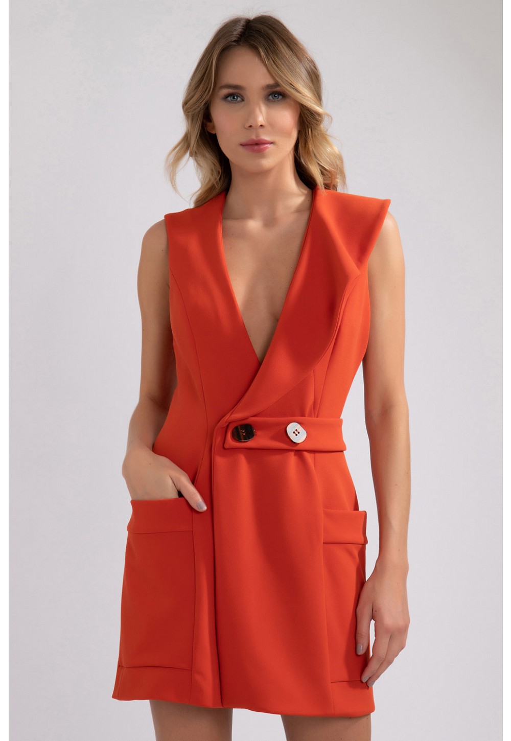 vestido curto com colete