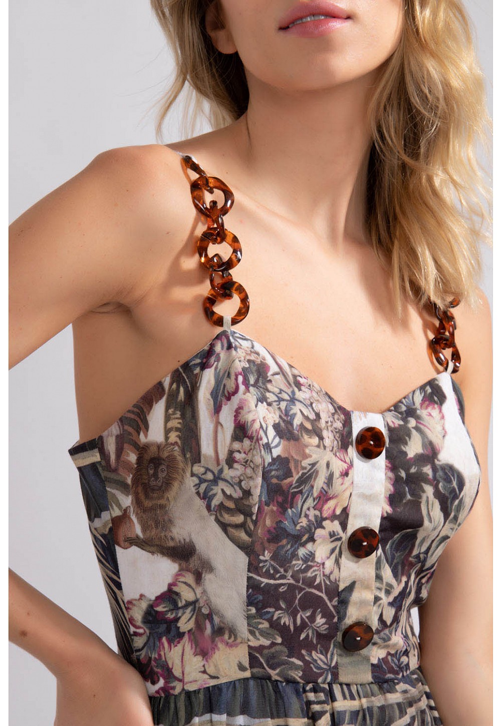 vestido com alça de corrente