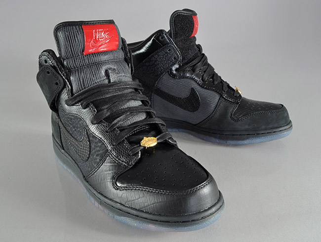 mighty crown nike dunks