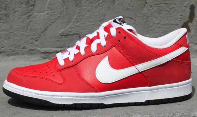 red low top nikes