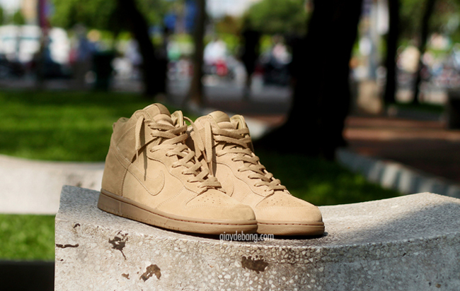 tan nike dunks
