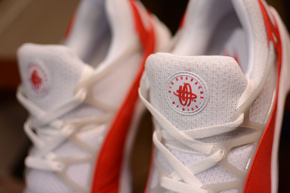 nike air huarache light university red