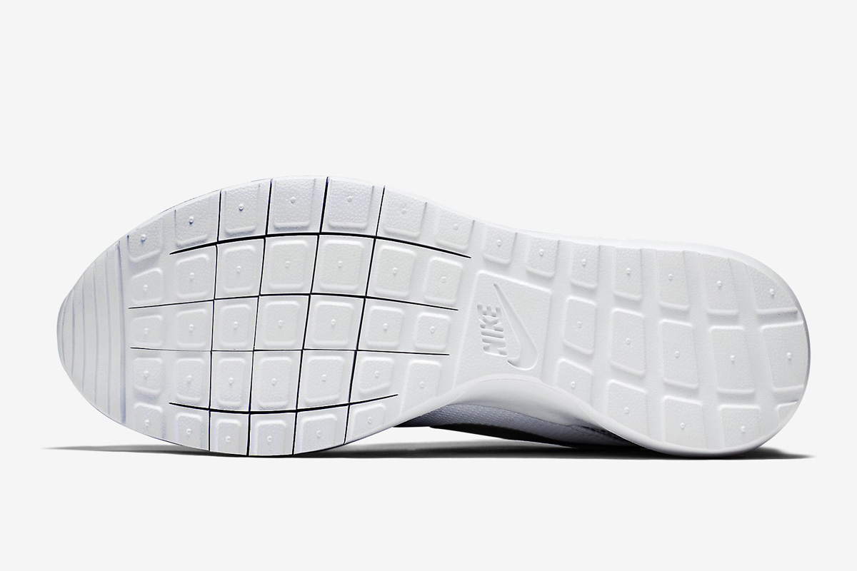 Nike Sportswear Roshe One NM Breeze - White Black Hot Nike Sportswear Roshe One NM Breeze - White Black Hot