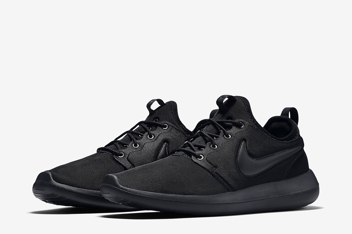 nike roshe run two triple black nike roshe run two triple black