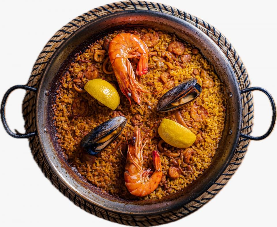 Paella cooking workshop. Learn the secrets of the authentic Spanish paella Cover