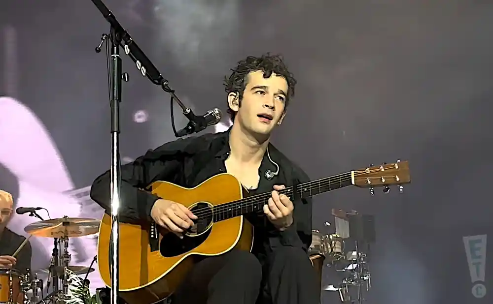 the english band the 1975 performing live at the philippines