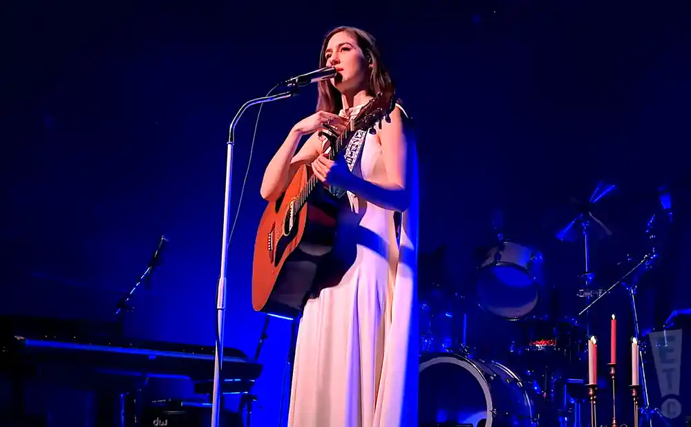 weyes blood singing and playing acoustic guitar at brooklyn steel in brooklyn, new york, 2023.