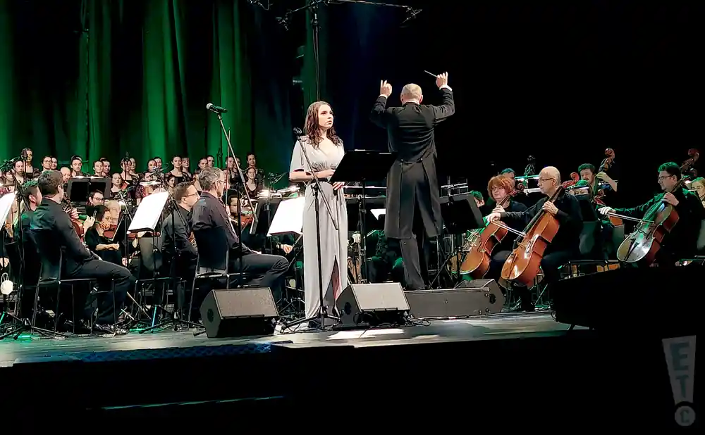 an orchestra playing the soundtrack of lord of the rings  the two towers