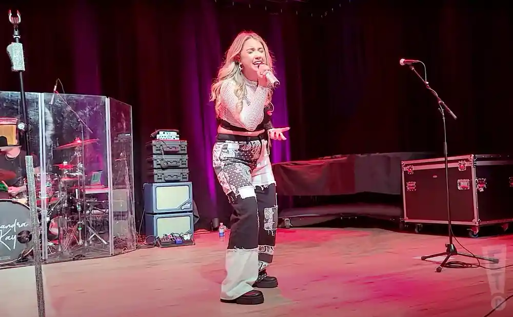 alexandra kay singing live in black and white outfit