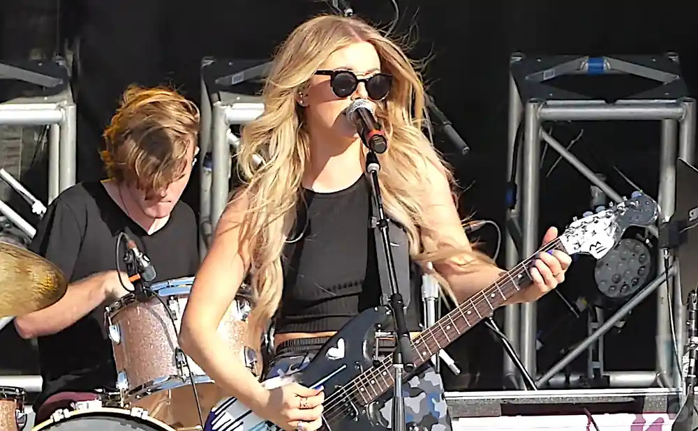 a picture of lindsay ell performing on stage at the country thunder festival in twin lakes wisconsin