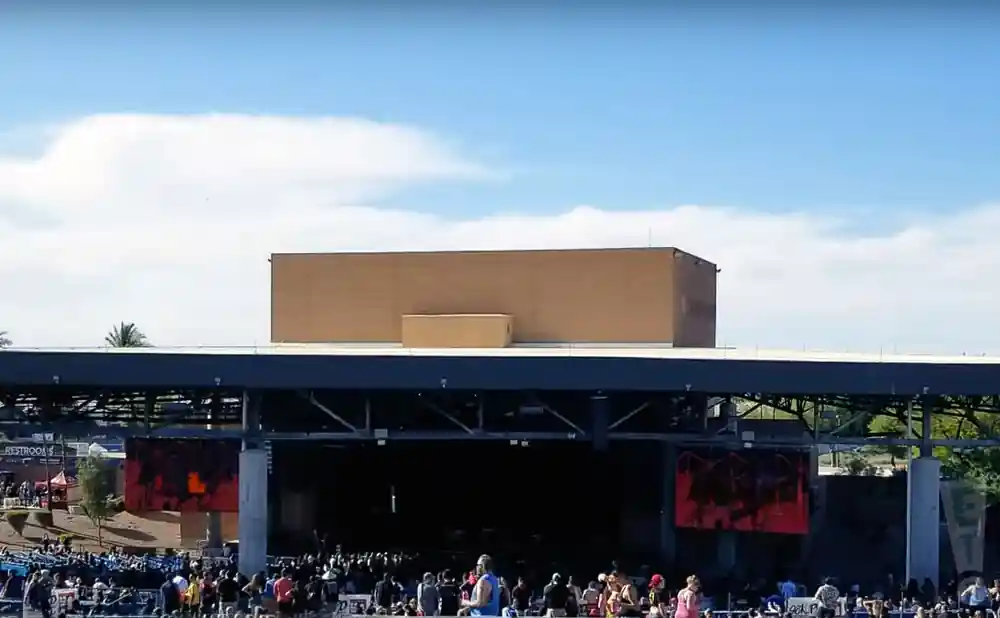 the stage at ufest 2023 at the talking stick resort amphitheatre in phoenix, arizona.