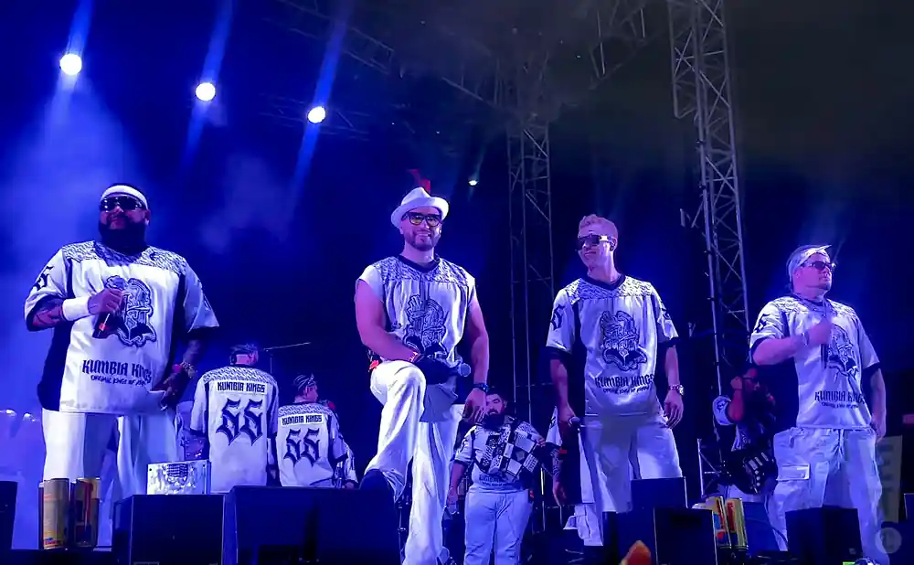 kumbia kings live at the 7-eleven fest in monterrey, mexico.