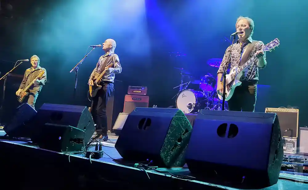 hoodoo gurus electric guitarists and bassist playing on stage