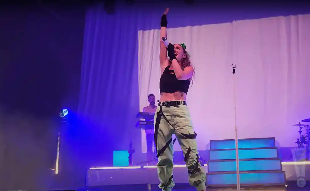 a live performance of misterwives playing at the house of blues in in dallas texas