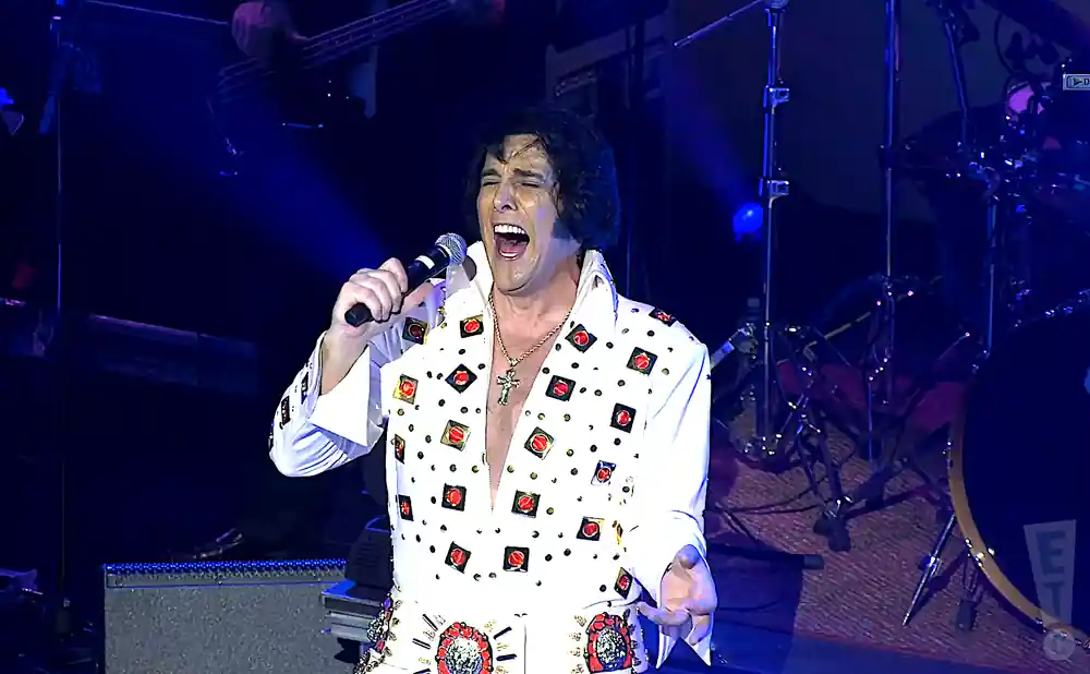 shawn klush singing live while dressed as elvis presley
