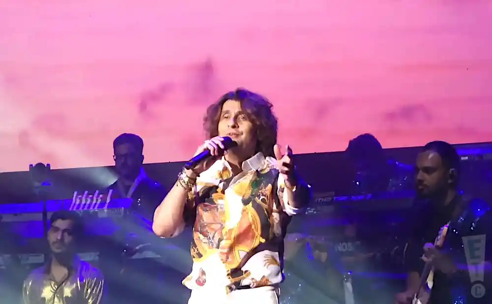 sonu nigam performing live at hard rock