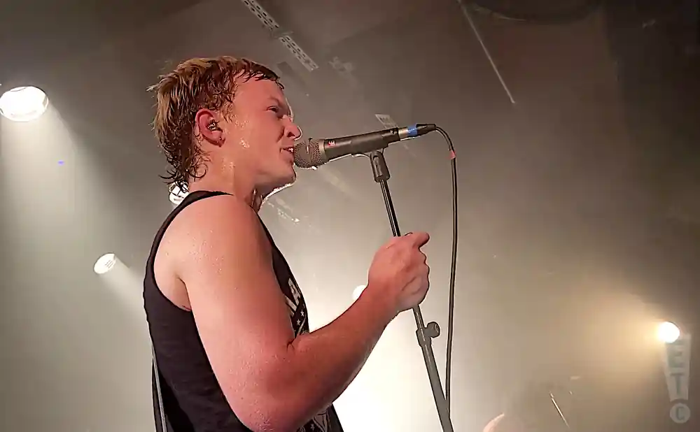 the chats live at la maroquinerie in paris france