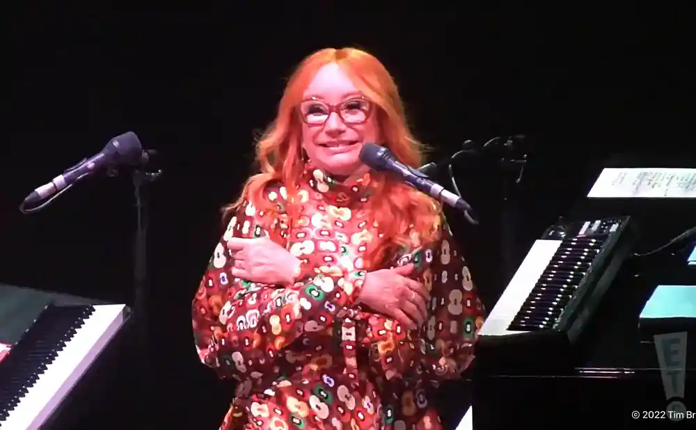 tori amos singing next to multiple keyboards at the paramount theatre in oakland california