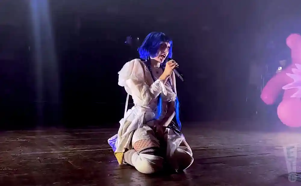 ashnikko on her knees rapping at the house of blues in chicago illinois