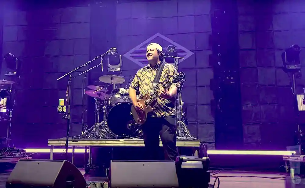 a picture of iration performing on stage at seminole hard rock hotel & casino hollywood florida