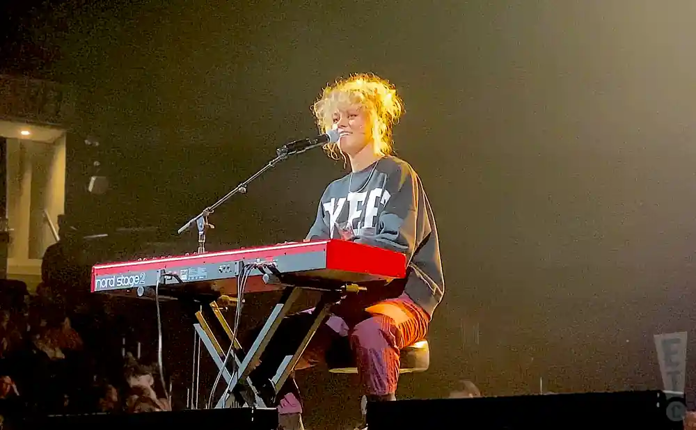 taya opening up her tomlin x united tour at the gainbridge fieldhouse in indianapolis indiana