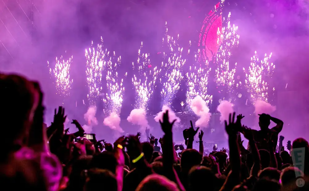 fans cheer at an indoor infekt edm concert