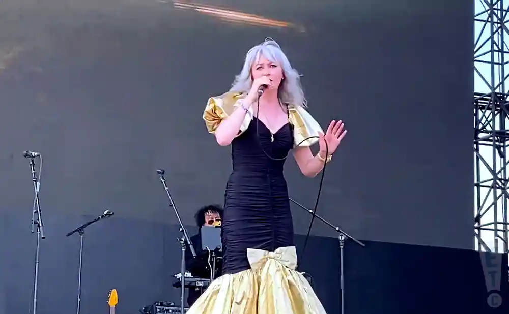 ladytron vocalist singing live in black and gold dress