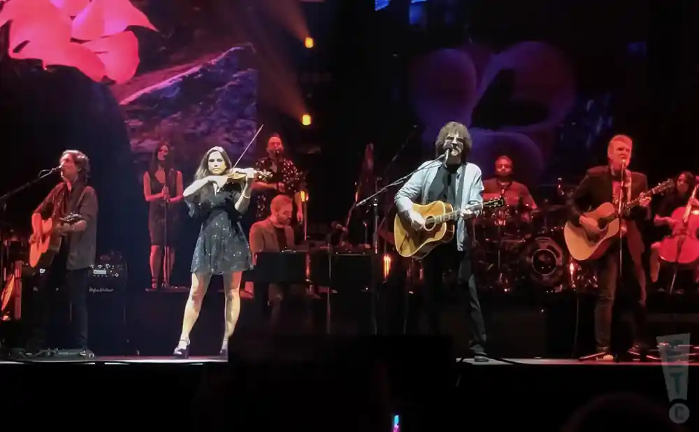 the electric light orchestra experience at the american airlines center in dallas texas