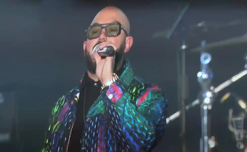 mahmoud elesseily performing live on stage