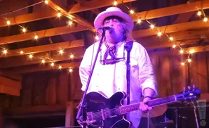 ray wylie hubbard singing in white hat