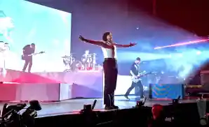 bring me the horizon performing on stage singer posing for crowd