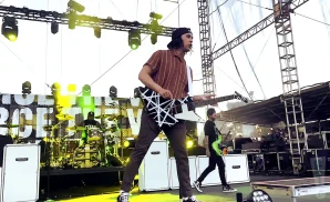 pierce the veil lead singer performing on stage