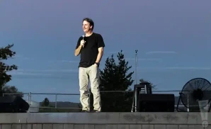 jeff foxworthy standup on stage in medford oregon